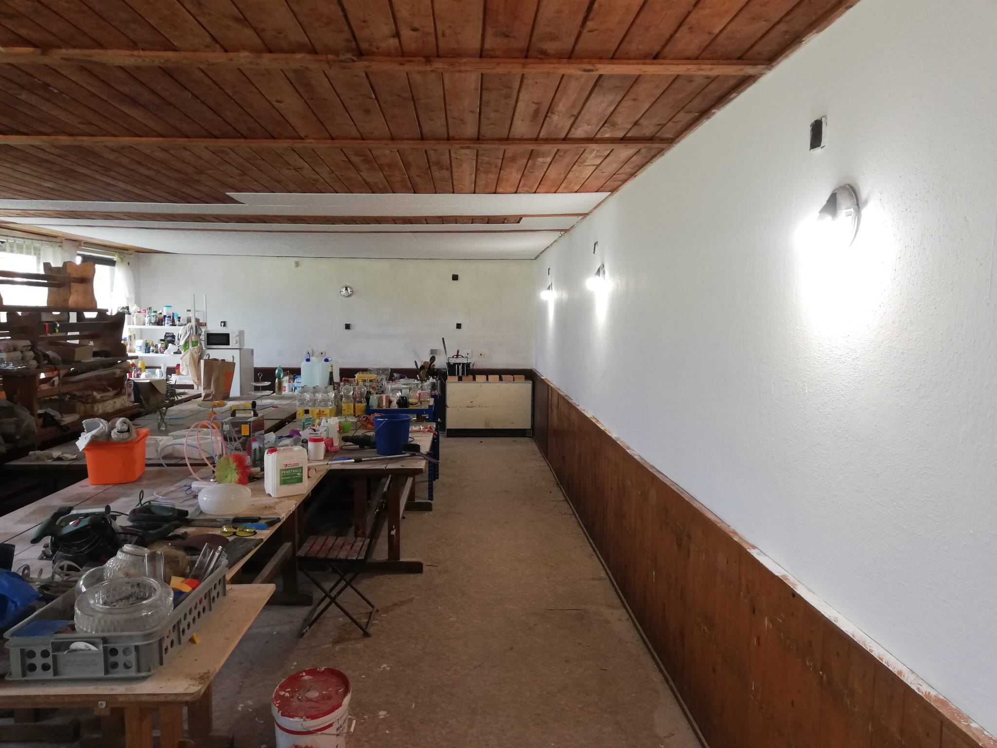 Malování jídelny a oprava stropů