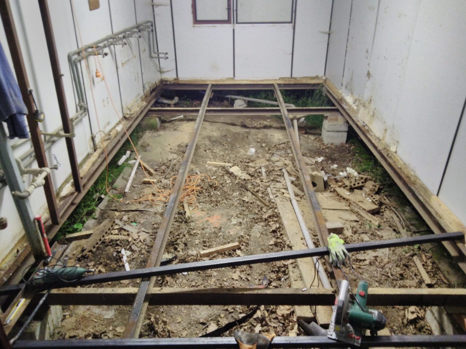 Rekonstrukce podlahy jedné z buněk pro sprchy